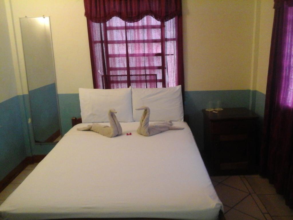 Belcove Hotel & Guesthouse Belize City Exteriör bild