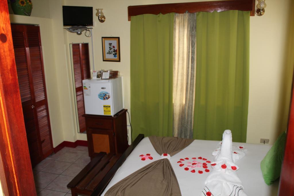 Belcove Hotel & Guesthouse Belize City Exteriör bild